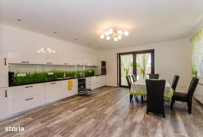 Casă cu 3 camere în Calea Dumbrăvii