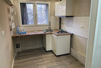 Apartament cu 3 camere decomandat în Titan - 2