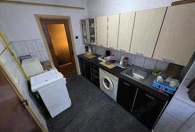 Apartament cu 3 camere semidecomandat în Micro II - 4