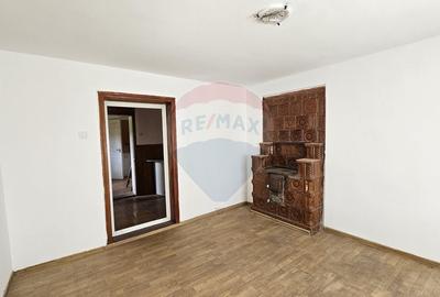 Casă  cu 3 camere, teren intravilan de 1300mp în Ipotești Tișăuți, SV - 7