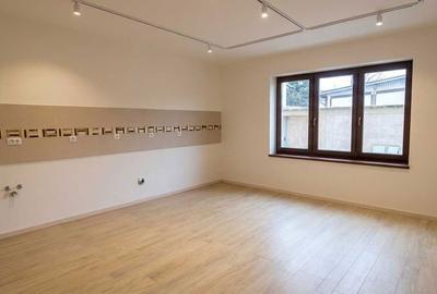 Casă cu 4 camere în Bucium - 2