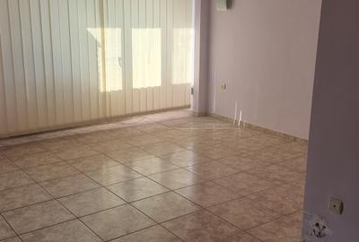 Apartament 2 camere, decomandat, etaj 2, centru,parc - 1
