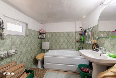 Casă cu 4 camere în Izvorani - 10