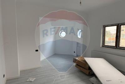 VANZARE Apartament cu 3 camere in zona Dacia - 1