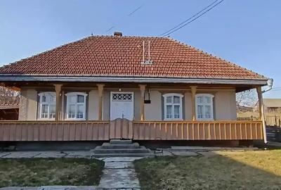 Casă cu 5 camere cu Teren 3500 Mp în Arbore - 2