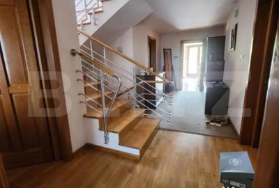 Casă cu 13 camere cu Teren 707 Mp în Sângeorgiu de Mureș