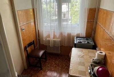 Apartament cu 3 camere semidecomandat în Sud