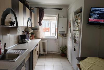 Apartament 4 camere, decomandat,zona Miorita - 1