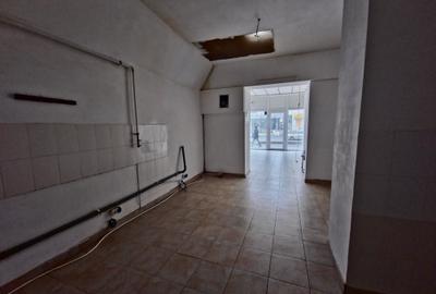 Spațiu comercial, de 54 mp, în Casa de Cultură - 4