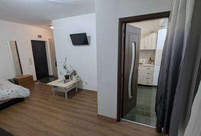 Garsonieră decomandată în Apărătorii Patriei