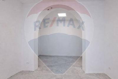 Spațiu comercial, de 37.200000762940 mp, în Eroii Revoluției - 5