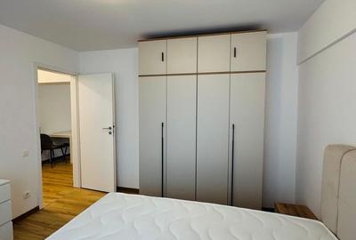 Apartament cu 3 camere semidecomandat, mobilat în 13 Septembrie - 2