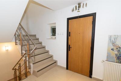 Resedinta cu atmosfera familiara,peisaj imersiv,amplasare pr - 17