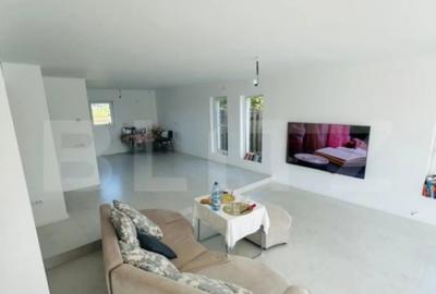 Casă cu 6 camere cu Teren 910 Mp în Săcălaz