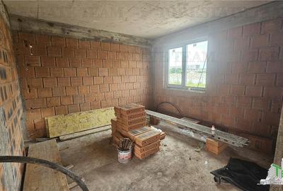 Casă individuală cu 6 camere cu Canalizare în Central - 2
