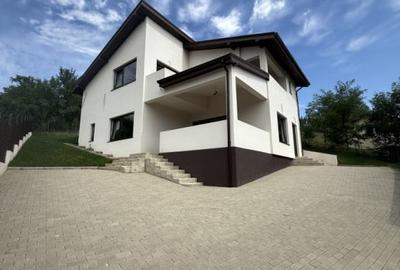 Casa individuala 145 mp utili - 4 camere - Stolna!