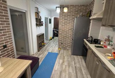 Vand apartament 57mp in Baia Mare bul. Traian + Garaj - 1