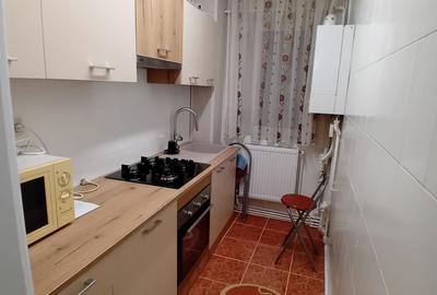 Apartament 3 camere -Zona Sud - 50 mp - etaj 2/4 - 7