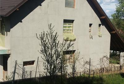 Casă cu 6 camere cu Teren 1000 Mp în Dobrogostea - 7