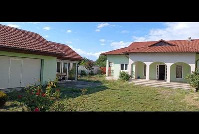 Casă cu 4 camere în Central - 1