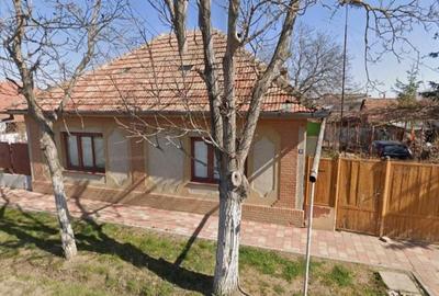 Casă cu Teren 1439 Mp în Central - 2