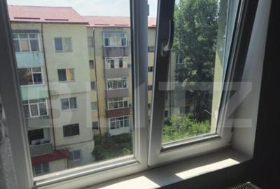 Apartament de vanzare, cu 2 camere, 33 mp, zona Piata 1 Mai - 14