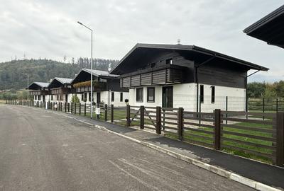 Casă cu 5 camere cu Canalizare în Central - 1