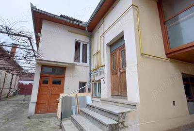 Casă cu 6 camere în Central - 2