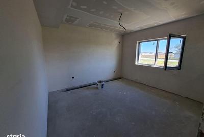 Casă cu 3 camere cu Teren 366 Mp în Berceni - 1