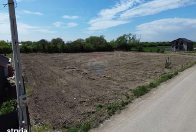 Teren de 1660 mp, în Vânători - 1