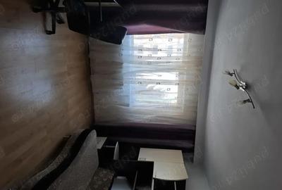 Apartament cu 3 camere decomandat în Răcădău