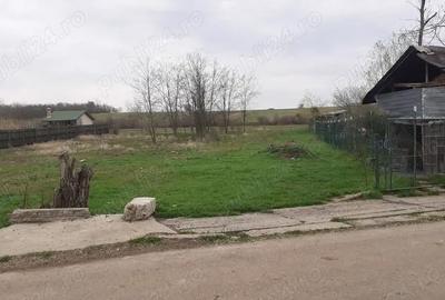 Teren de 1620 mp, în Bradu