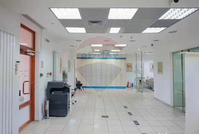 Spațiu comercial, de 128 mp, în Central - 4