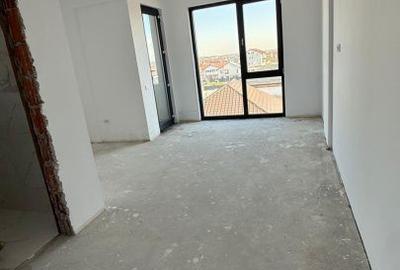 Apartament cu 3 camere semidecomandat în Central - 1