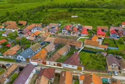 Casă individuală cu 4 camere cu Teren 1068 Mp în Perșani - 1