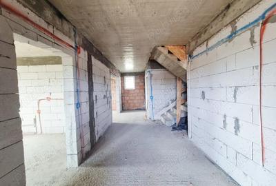 Casă cu 5 camere în Central