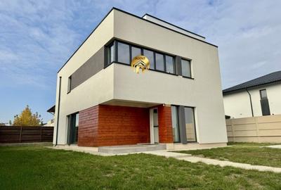 Casă individuală cu 4 camere cu Canalizare în Odăi