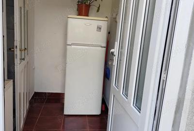 Ofer spre inchiriere garsoniera la curte intrare separate
