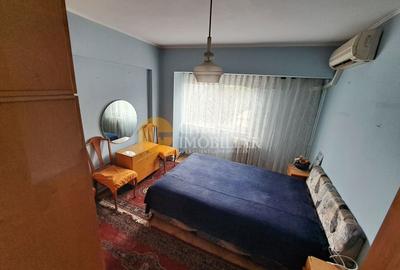 Apartament cu 4 camere semidecomandat, mobilat în Bd. Independenței - 6