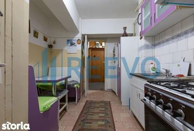 Apartament cu 4 camere decomandat în 9 Mai - 19