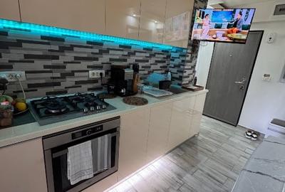 Apartament cu 3 camere decomandat, mobilat în Tomis Nord