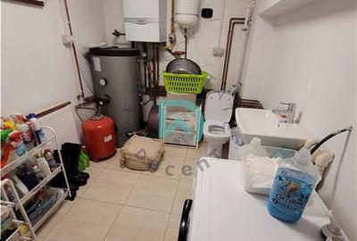 Casă individuală cu 6 camere cu Garaj în Tractorul - 15