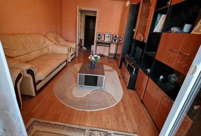 Apartament cu 2 camere decomandat în Petros