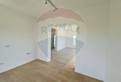 Casa / Vila - 132,5 mp  , teren - 264 mp  / zona Carcea - 20