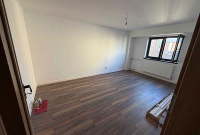 Apartament cu 3 camere decomandat în Decebal - 2