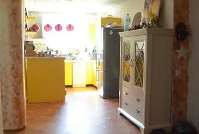 Apartament cu 3 camere decomandat în Central - 2