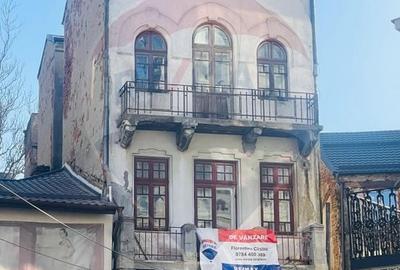 Casă cu 10 camere cu Teren 93 Mp în P-ța Unirii - 10