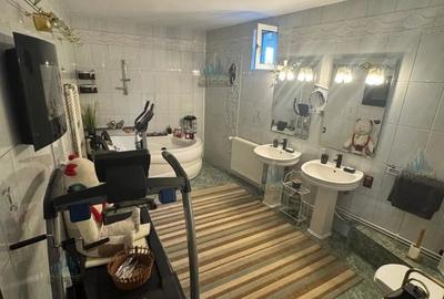 Casă individuală cu 5 camere cu Canalizare în Central - 18