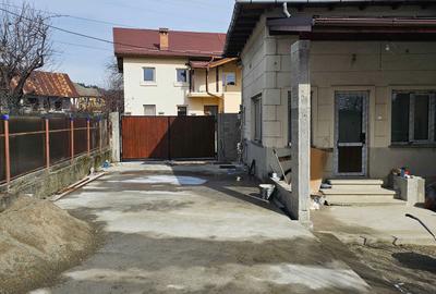 Casă cu 4 camere cu Teren 400 Mp în Central - 2