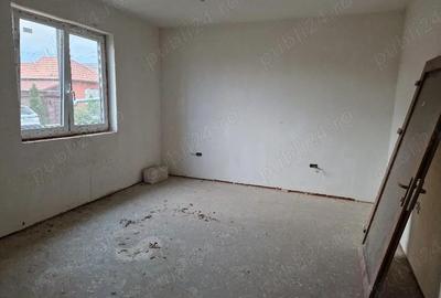 Casă cu Teren 18000 Mp în Central - 3